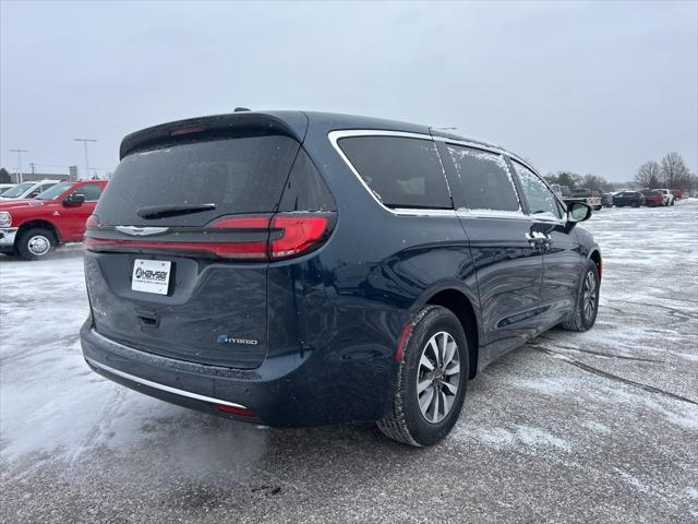 new 2025 Chrysler Pacifica Hybrid car, priced at $46,245