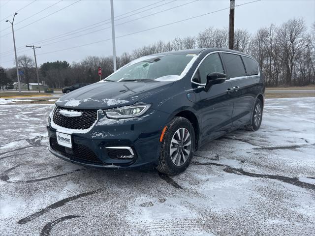 new 2025 Chrysler Pacifica Hybrid car, priced at $46,245