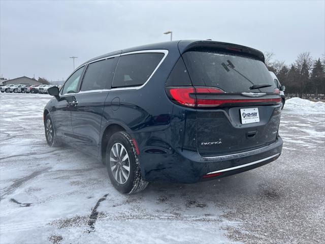 new 2025 Chrysler Pacifica Hybrid car, priced at $46,245