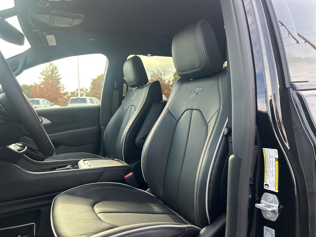 new 2026 Chrysler Pacifica car, priced at $51,178