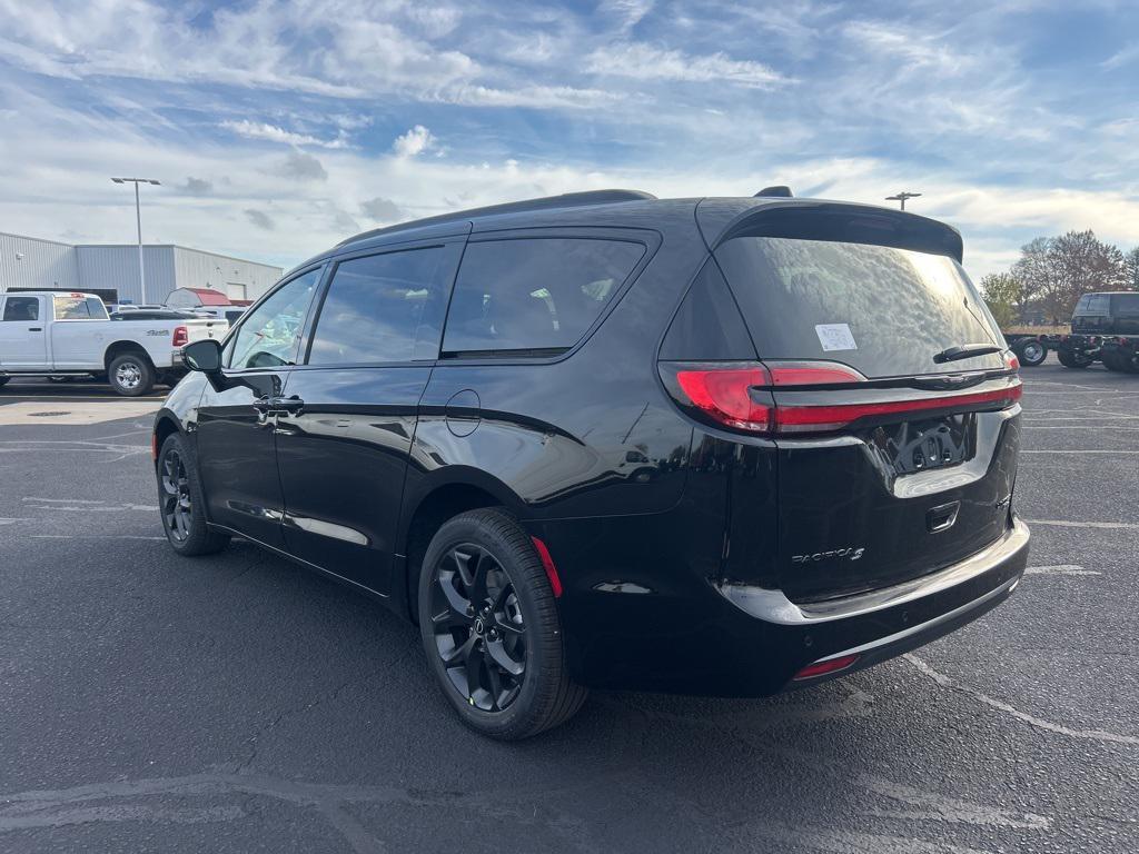 new 2026 Chrysler Pacifica car, priced at $51,178