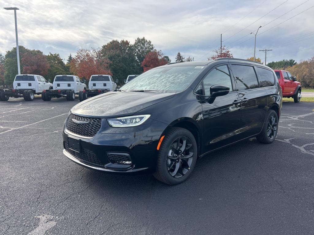 new 2026 Chrysler Pacifica car, priced at $51,178