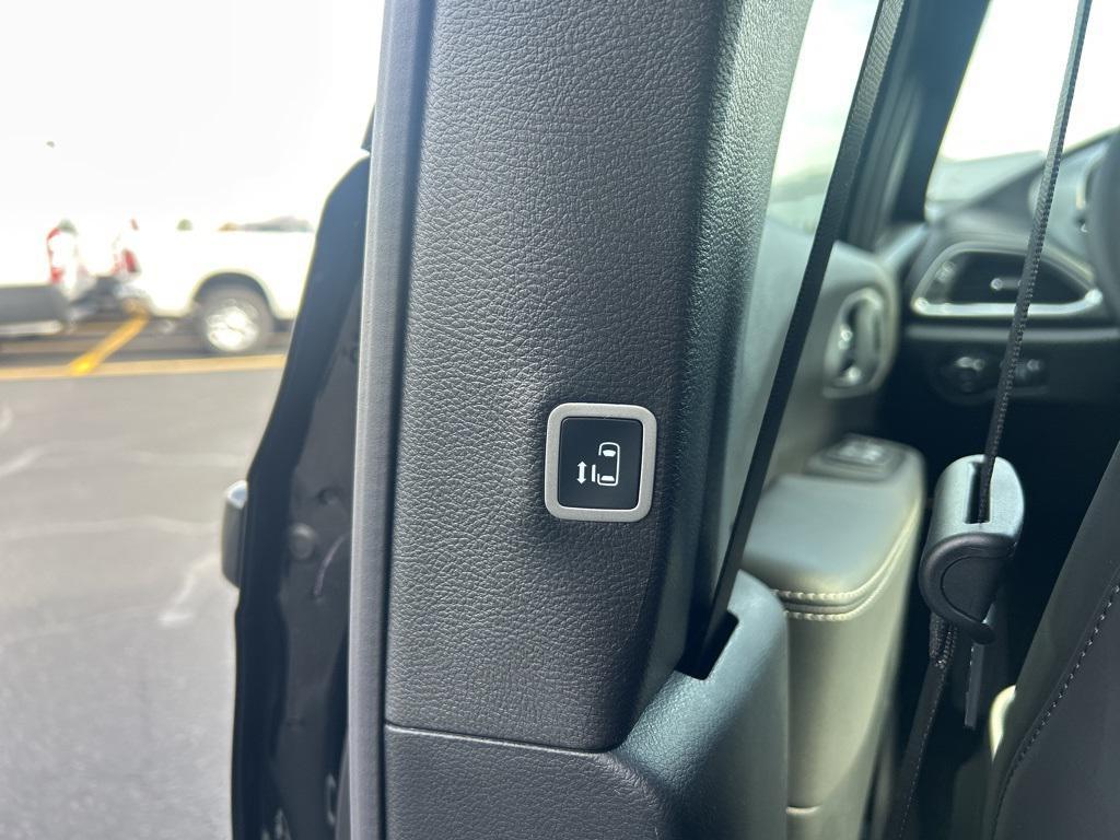 new 2026 Chrysler Pacifica car, priced at $51,178