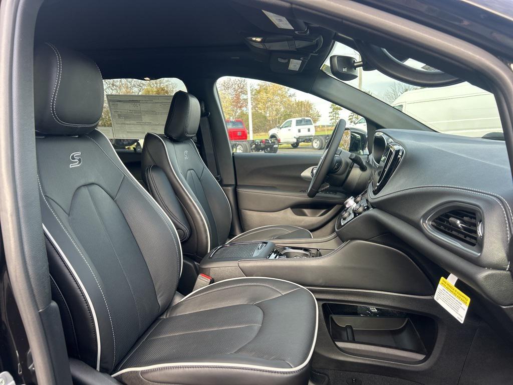 new 2026 Chrysler Pacifica car, priced at $51,178
