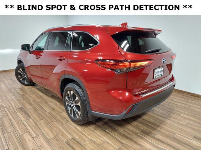 used 2020 Toyota Highlander Hybrid car, priced at $28,499