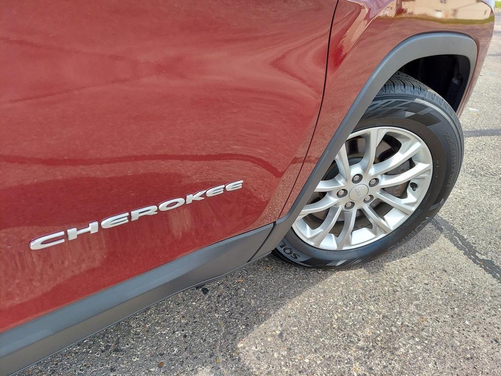 used 2019 Jeep Cherokee car, priced at $15,997