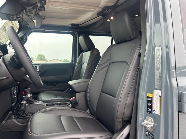 new 2025 Jeep Gladiator car, priced at $50,197
