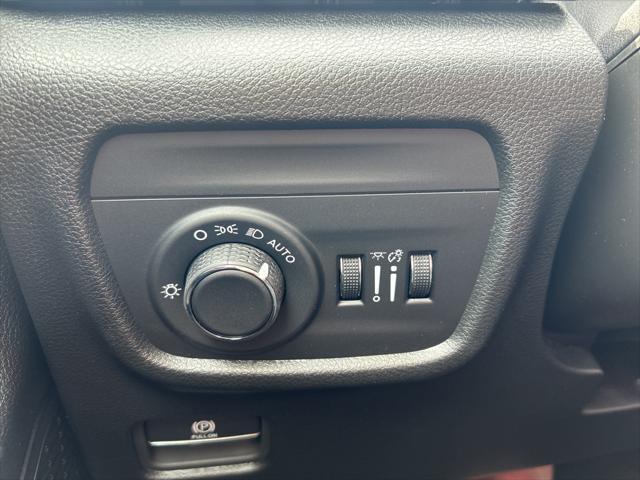 new 2025 Jeep Grand Cherokee car, priced at $40,977