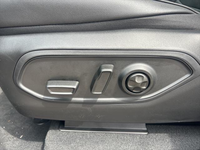 new 2025 Jeep Grand Cherokee car, priced at $40,977