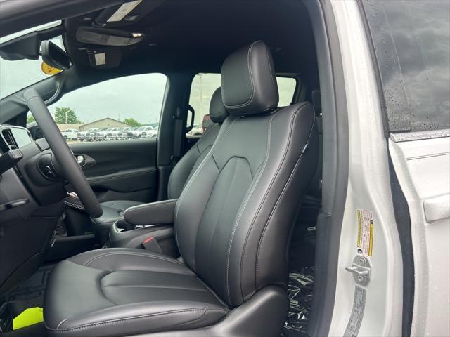 new 2025 Chrysler Pacifica car, priced at $42,405