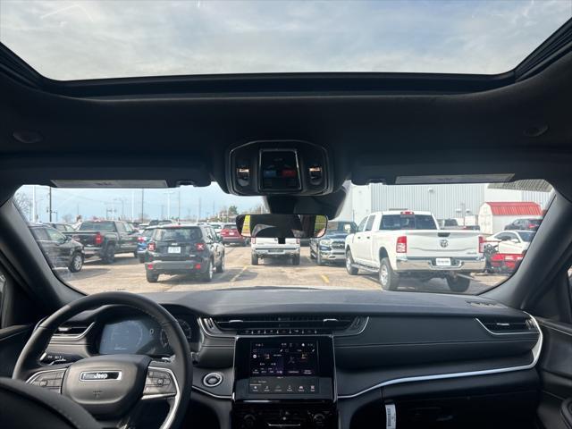 new 2025 Jeep Grand Cherokee car, priced at $40,415