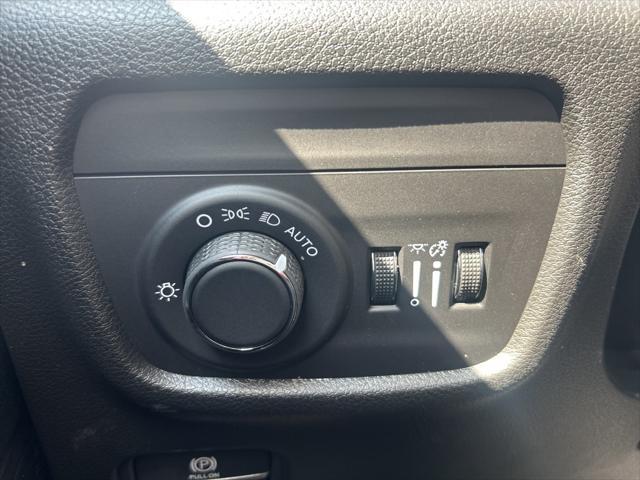 new 2025 Jeep Grand Cherokee car, priced at $40,415