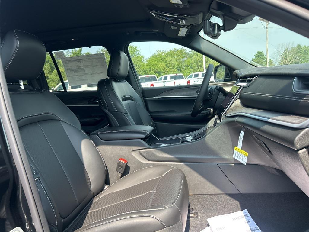new 2025 Jeep Grand Cherokee car, priced at $48,770