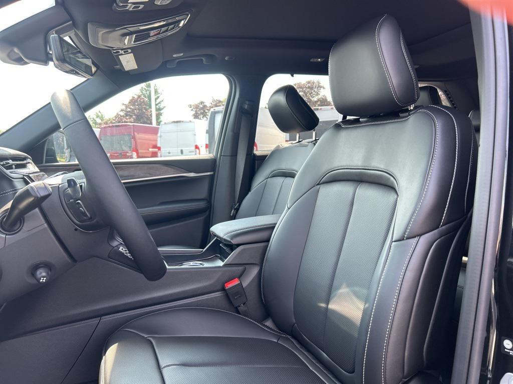 new 2025 Jeep Grand Cherokee car, priced at $48,770