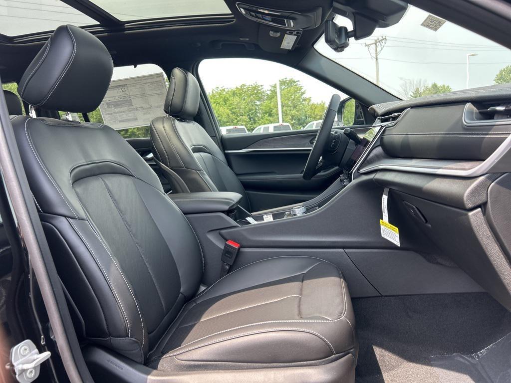 new 2025 Jeep Grand Cherokee car, priced at $50,310