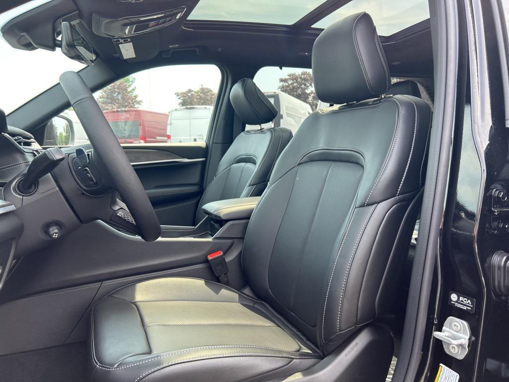 new 2025 Jeep Grand Cherokee car, priced at $50,310