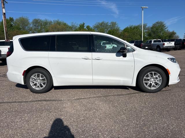 new 2025 Chrysler Pacifica car, priced at $42,620