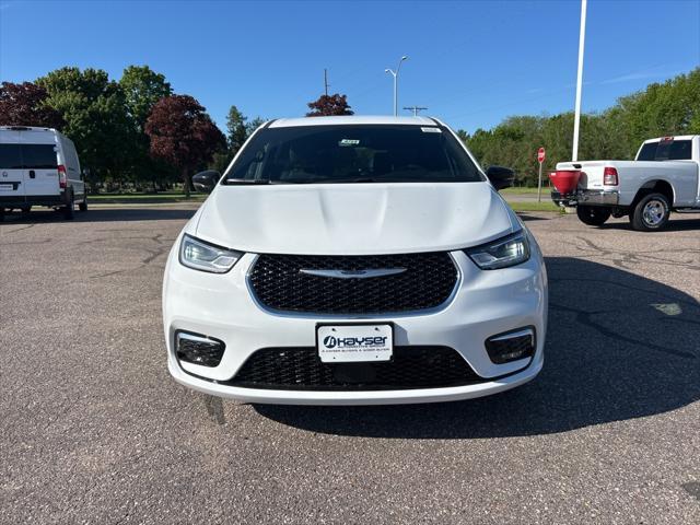 new 2025 Chrysler Pacifica car, priced at $42,620