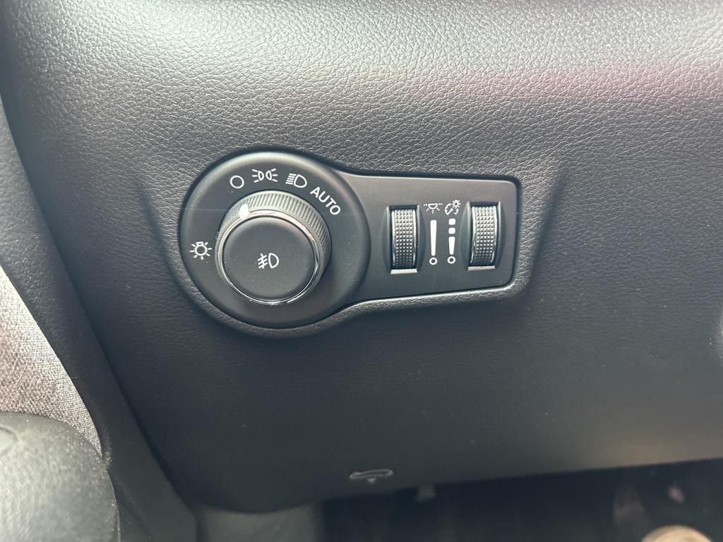 new 2025 Jeep Compass car, priced at $27,156