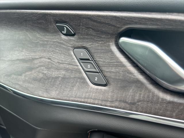 new 2025 Jeep Grand Cherokee car, priced at $60,997