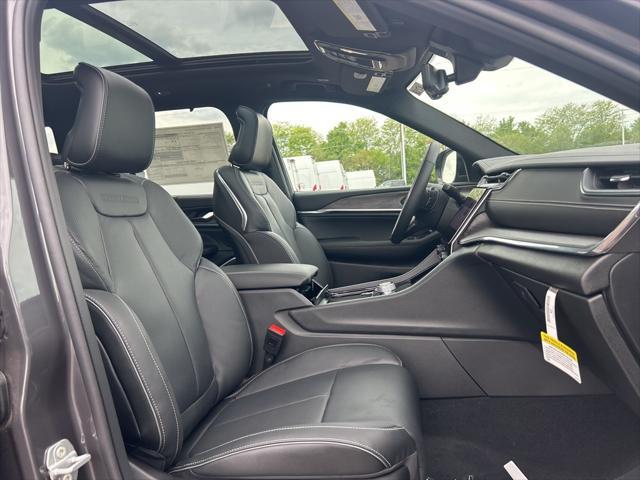 new 2025 Jeep Grand Cherokee car, priced at $60,997