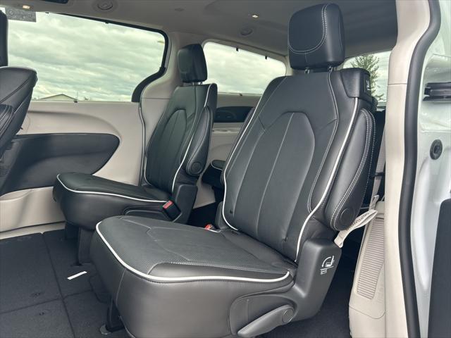 new 2024 Chrysler Pacifica car, priced at $55,997