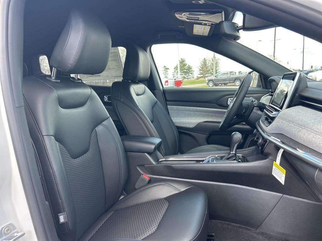 new 2025 Jeep Compass car, priced at $26,156
