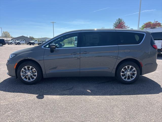 new 2025 Chrysler Pacifica car, priced at $47,221