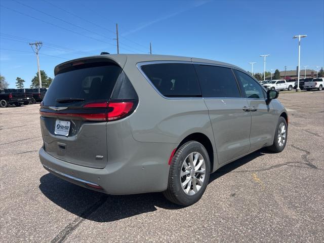 new 2025 Chrysler Pacifica car, priced at $47,221