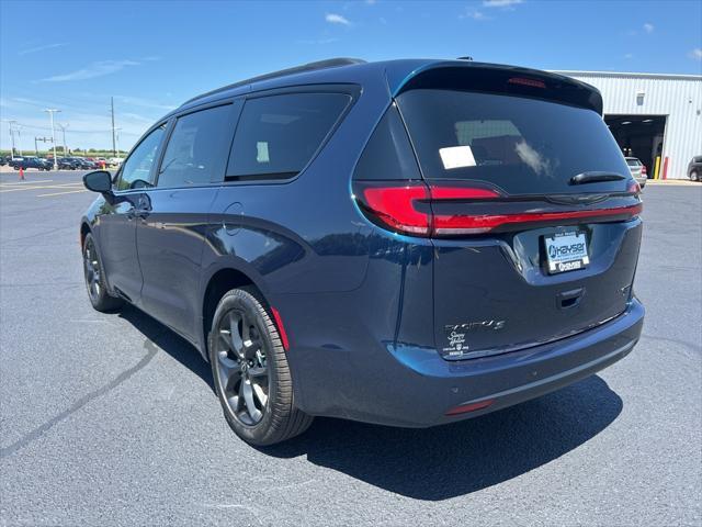 new 2025 Chrysler Pacifica car, priced at $51,287