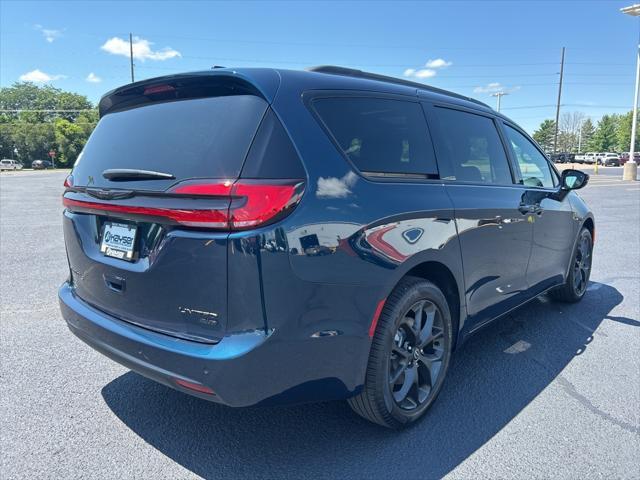 new 2025 Chrysler Pacifica car, priced at $51,287