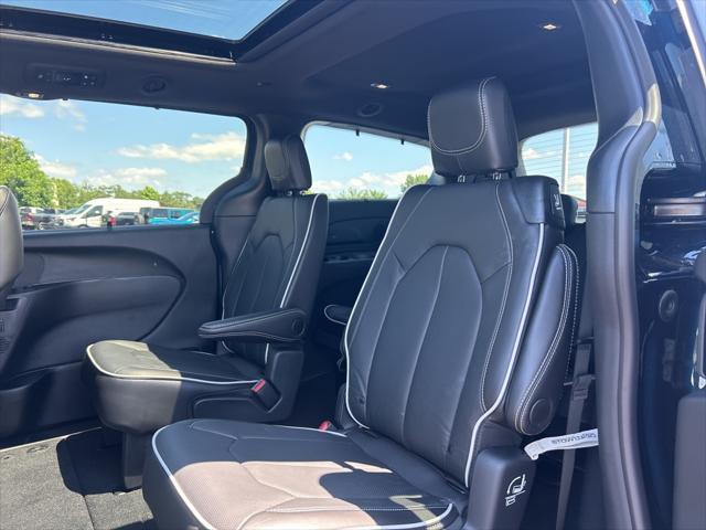 new 2025 Chrysler Pacifica car, priced at $51,287
