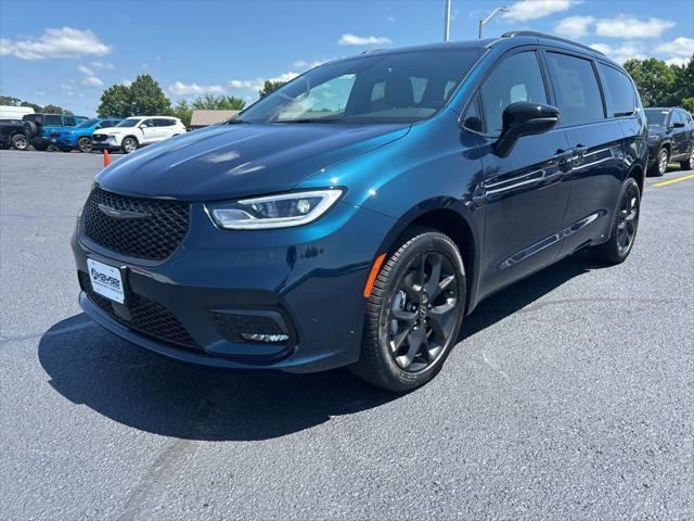 new 2025 Chrysler Pacifica car, priced at $51,287