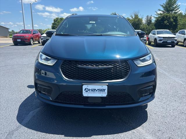 new 2025 Chrysler Pacifica car, priced at $51,287
