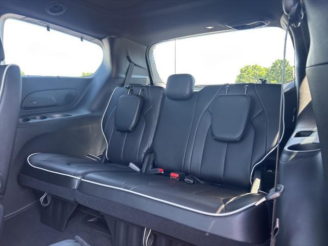 new 2025 Chrysler Pacifica car, priced at $51,287