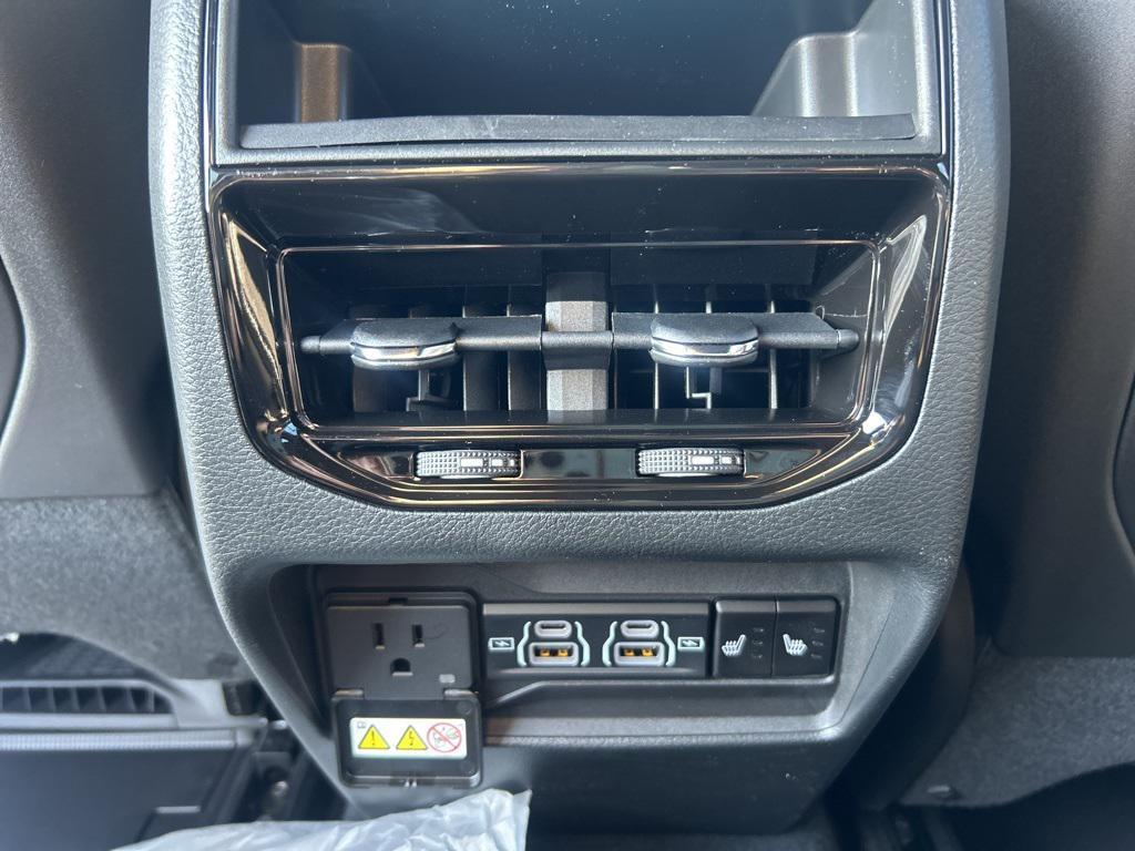 new 2025 Jeep Grand Cherokee car, priced at $56,824