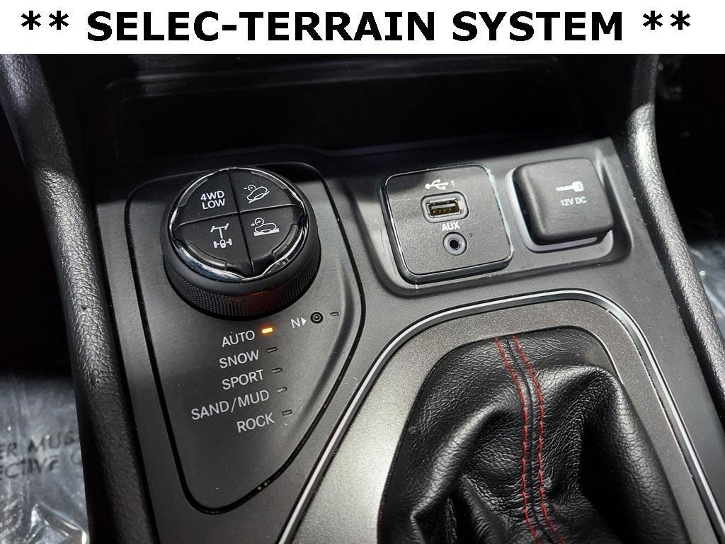 used 2019 Jeep Cherokee car, priced at $13,997