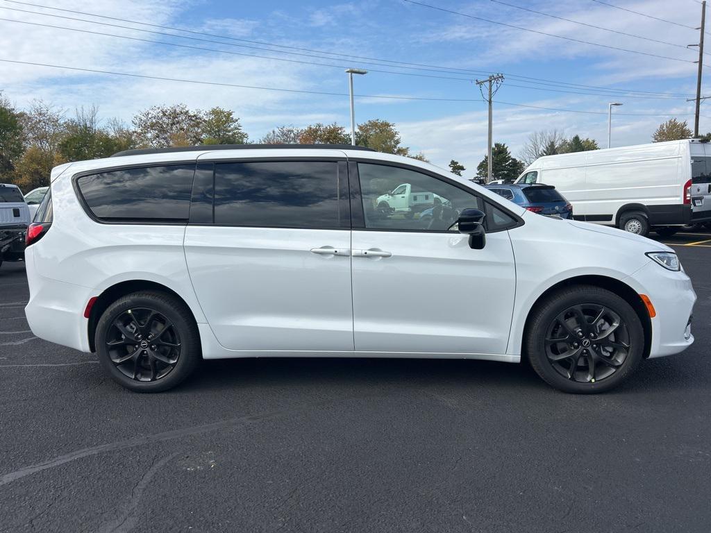 new 2026 Chrysler Pacifica car, priced at $53,505