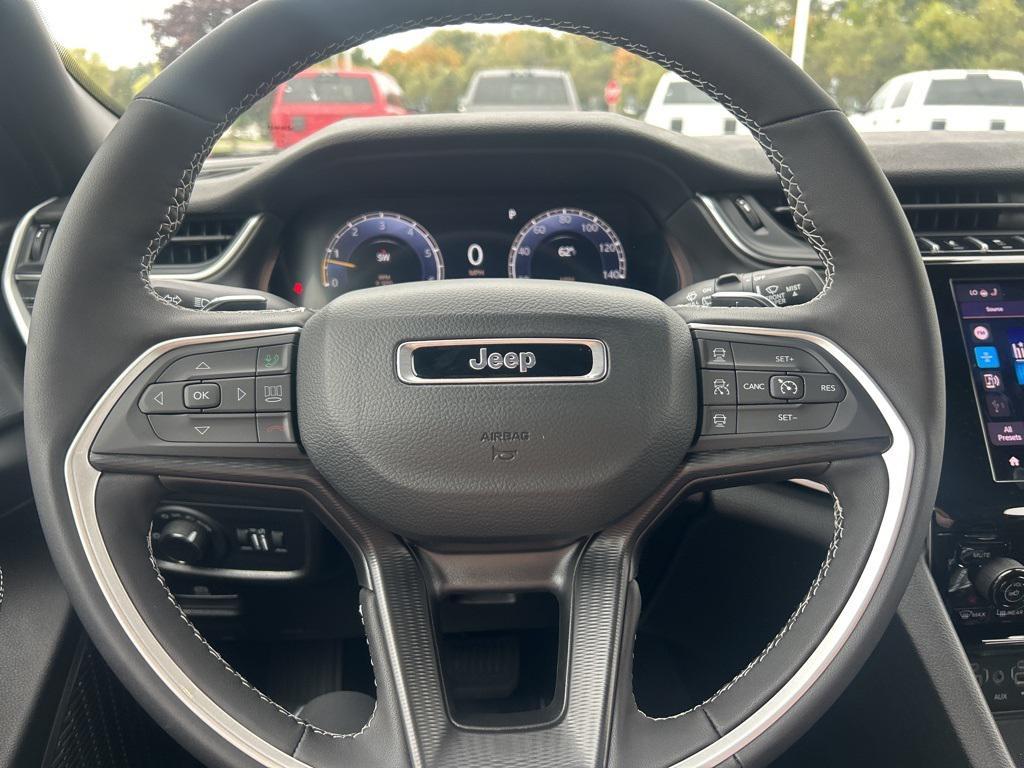 new 2025 Jeep Grand Cherokee car, priced at $39,247