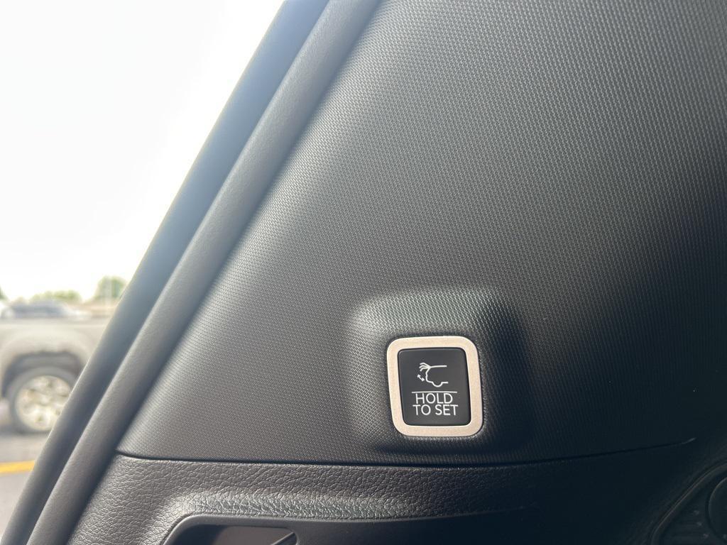 new 2025 Jeep Grand Cherokee car, priced at $39,247