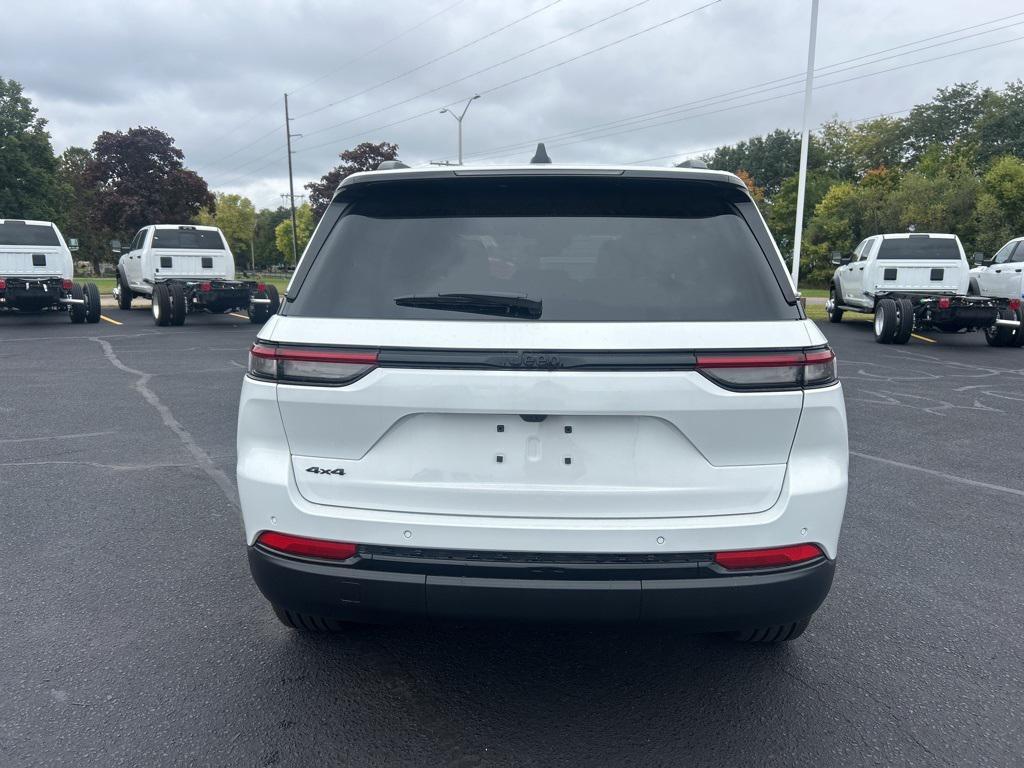 new 2025 Jeep Grand Cherokee car, priced at $39,247