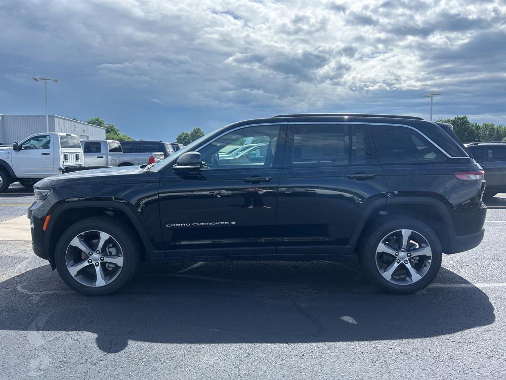 new 2025 Jeep Grand Cherokee car, priced at $45,051