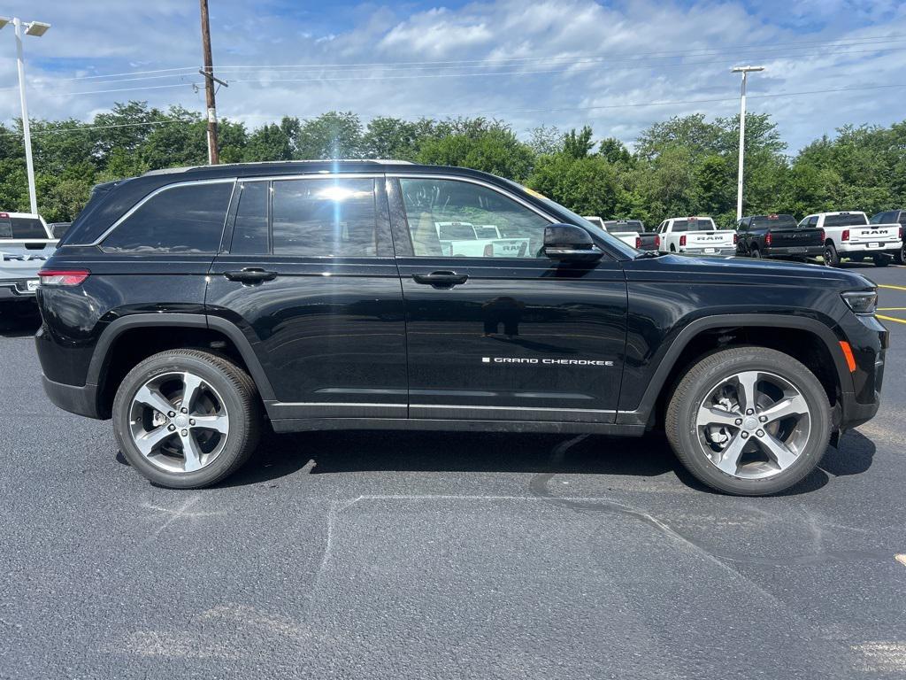 new 2025 Jeep Grand Cherokee car, priced at $45,051