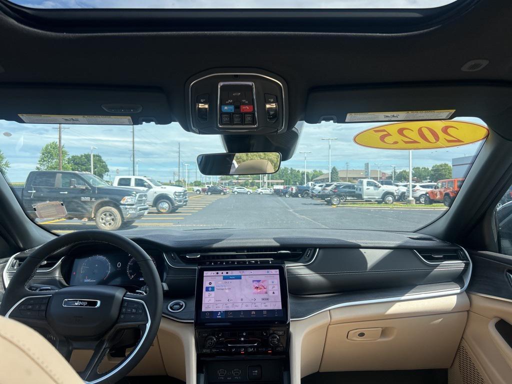 new 2025 Jeep Grand Cherokee car, priced at $45,051