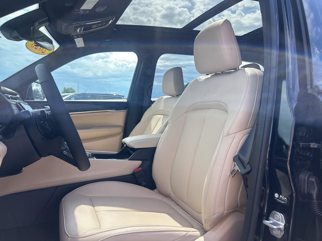 new 2025 Jeep Grand Cherokee car, priced at $45,051