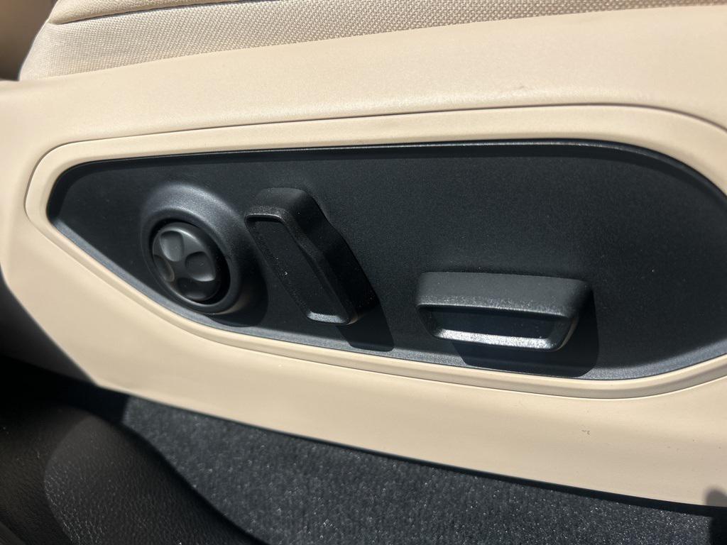 new 2025 Jeep Grand Cherokee car, priced at $45,051