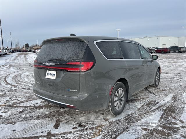 new 2025 Chrysler Pacifica Hybrid car, priced at $47,525