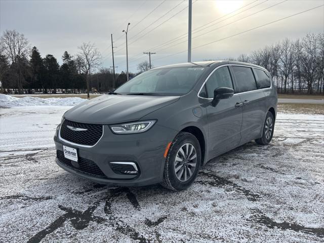 new 2025 Chrysler Pacifica Hybrid car, priced at $47,525