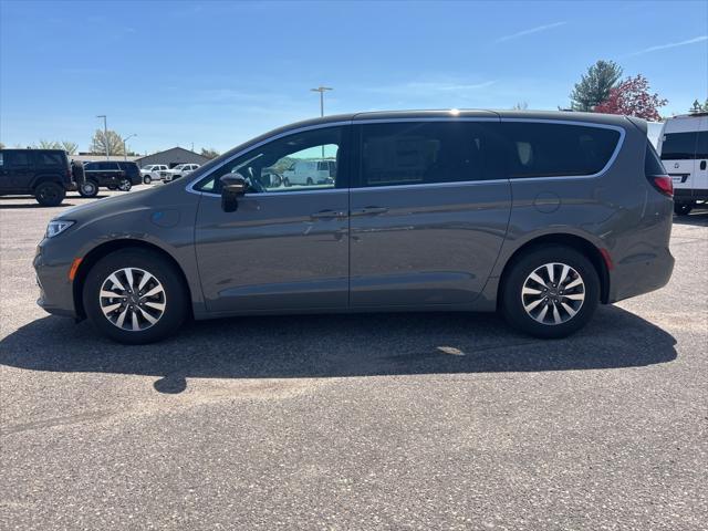 new 2025 Chrysler Pacifica Hybrid car, priced at $48,476