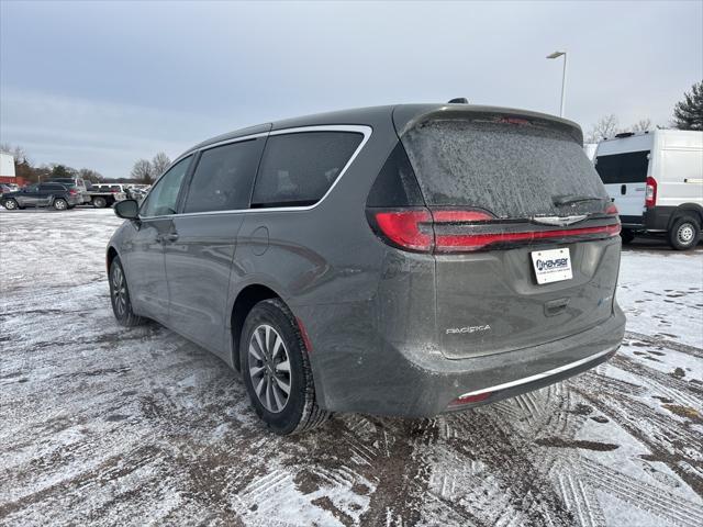 new 2025 Chrysler Pacifica Hybrid car, priced at $47,525